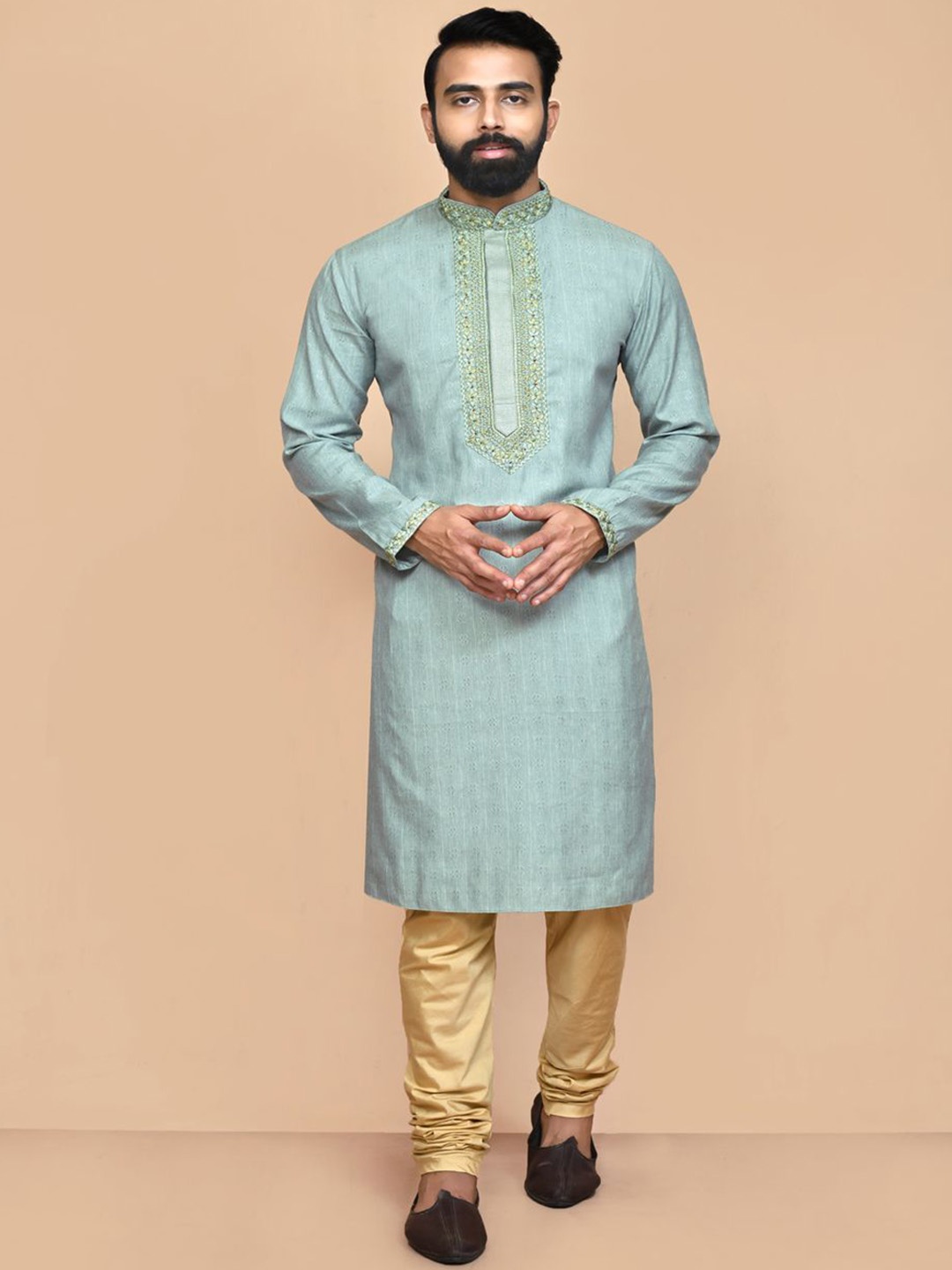 

HU - Handcrafted Uniquely Floral Embroidered Thread Work Kurta With Pyjamas, Sea green