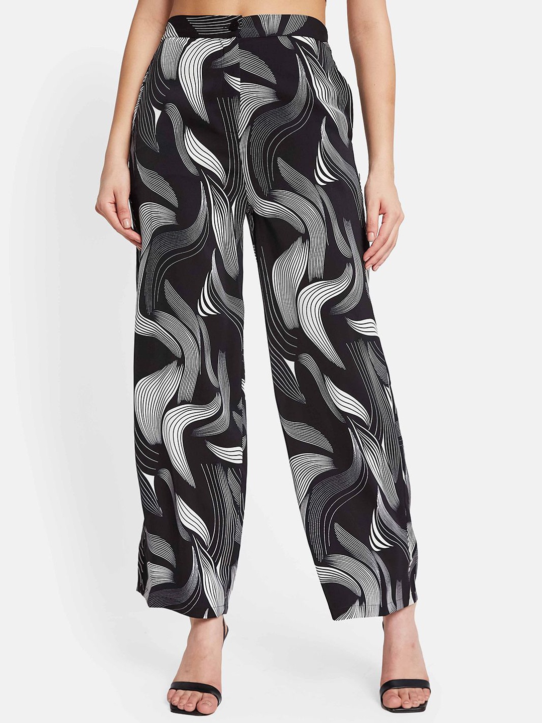 

METTLE Women Printed Mid-Rise Straight Fit Trousers, Black
