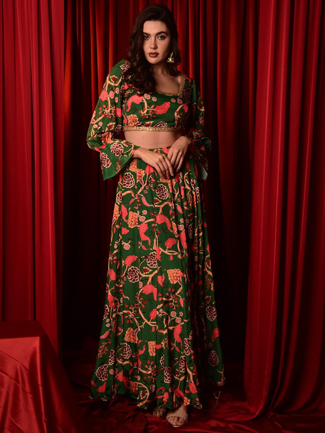 

Laalzari Floral Printed Square Neck Bishop Sleeves Crop Top & Skirt, Green