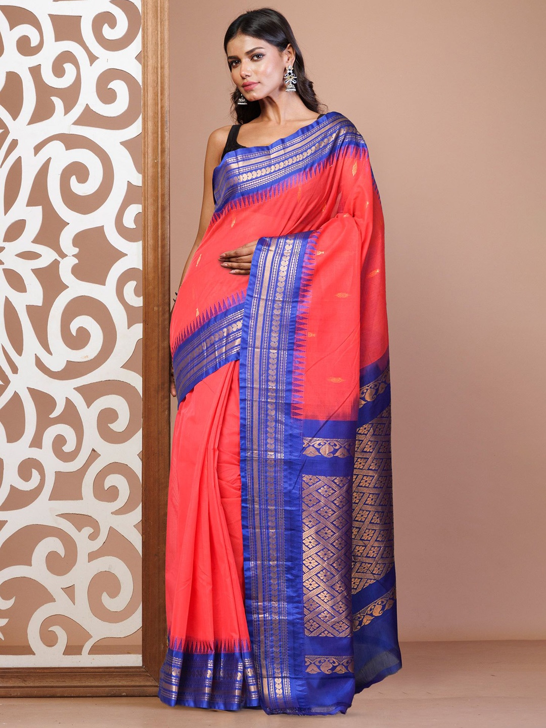 

Unnati Silks Woven Design Zari Pure Cotton Handloom Gadwal Saree, Pink