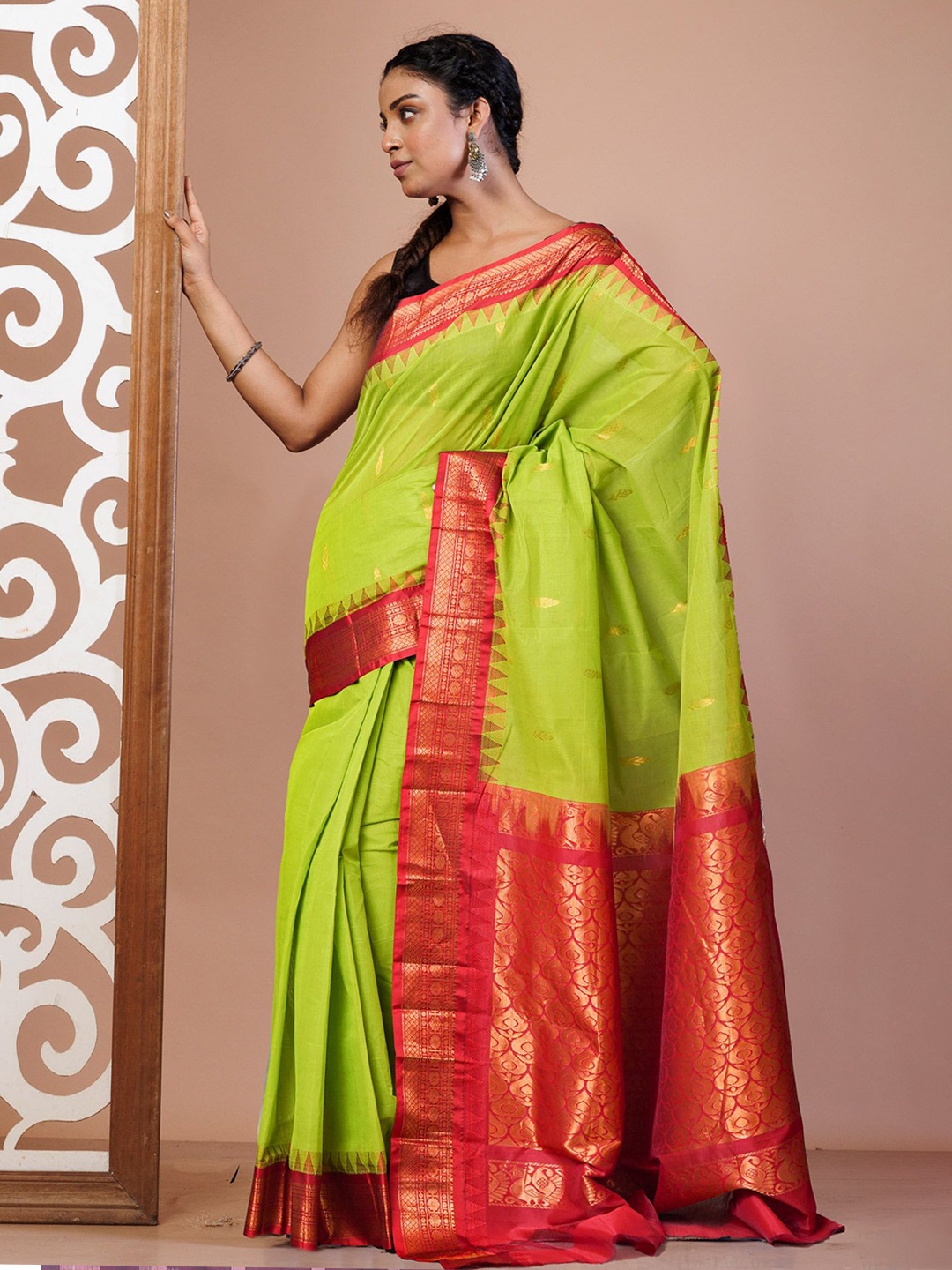 

Unnati Silks Ethnic Motifs Zari Pure Cotton Handloom Gadwal Saree, Green