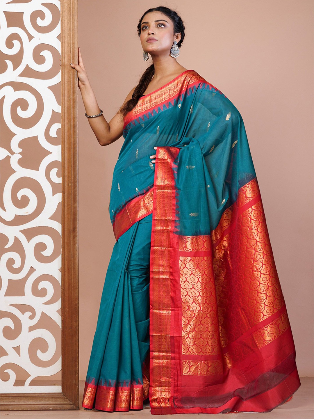 

Unnati Silks Woven Design Zari Pure Cotton Handloom Gadwal Saree, Teal