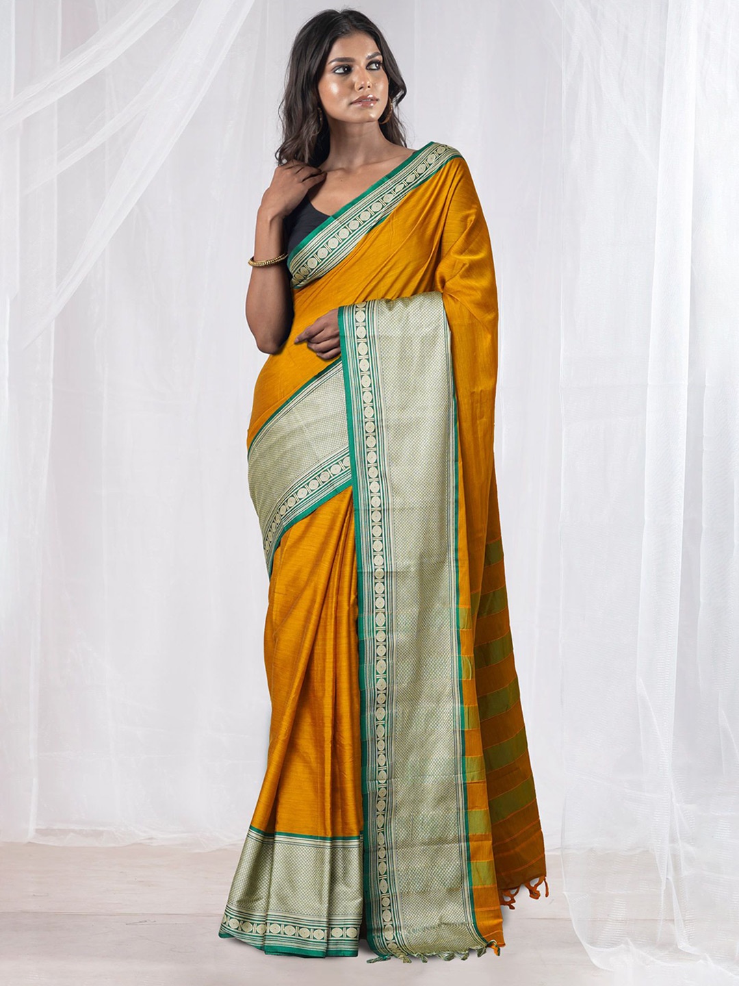 

Unnati Silks Zari Pure Cotton Handloom Narayan Peth Saree, Yellow