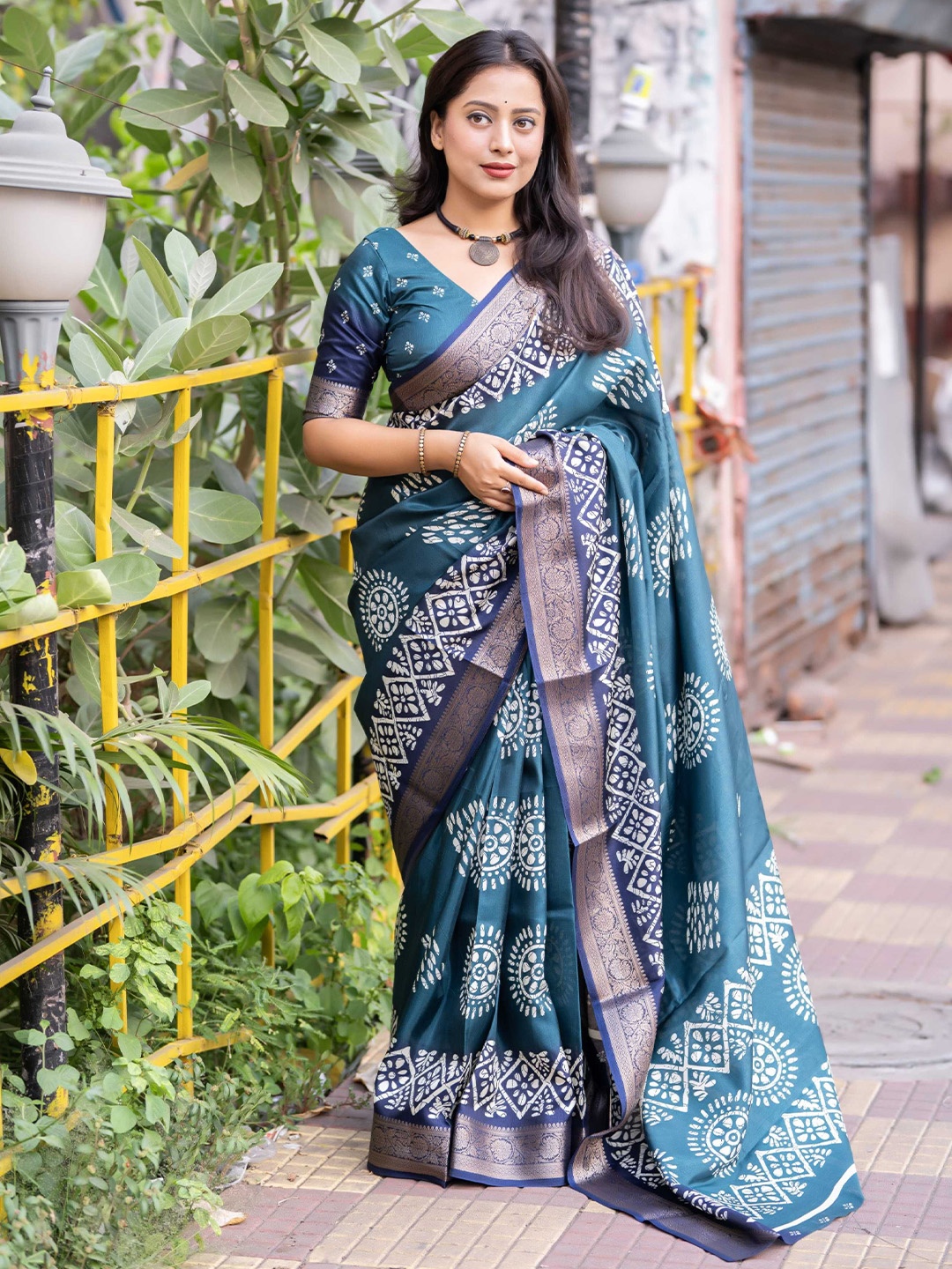 

Panzora Batik Zari Saree, Teal