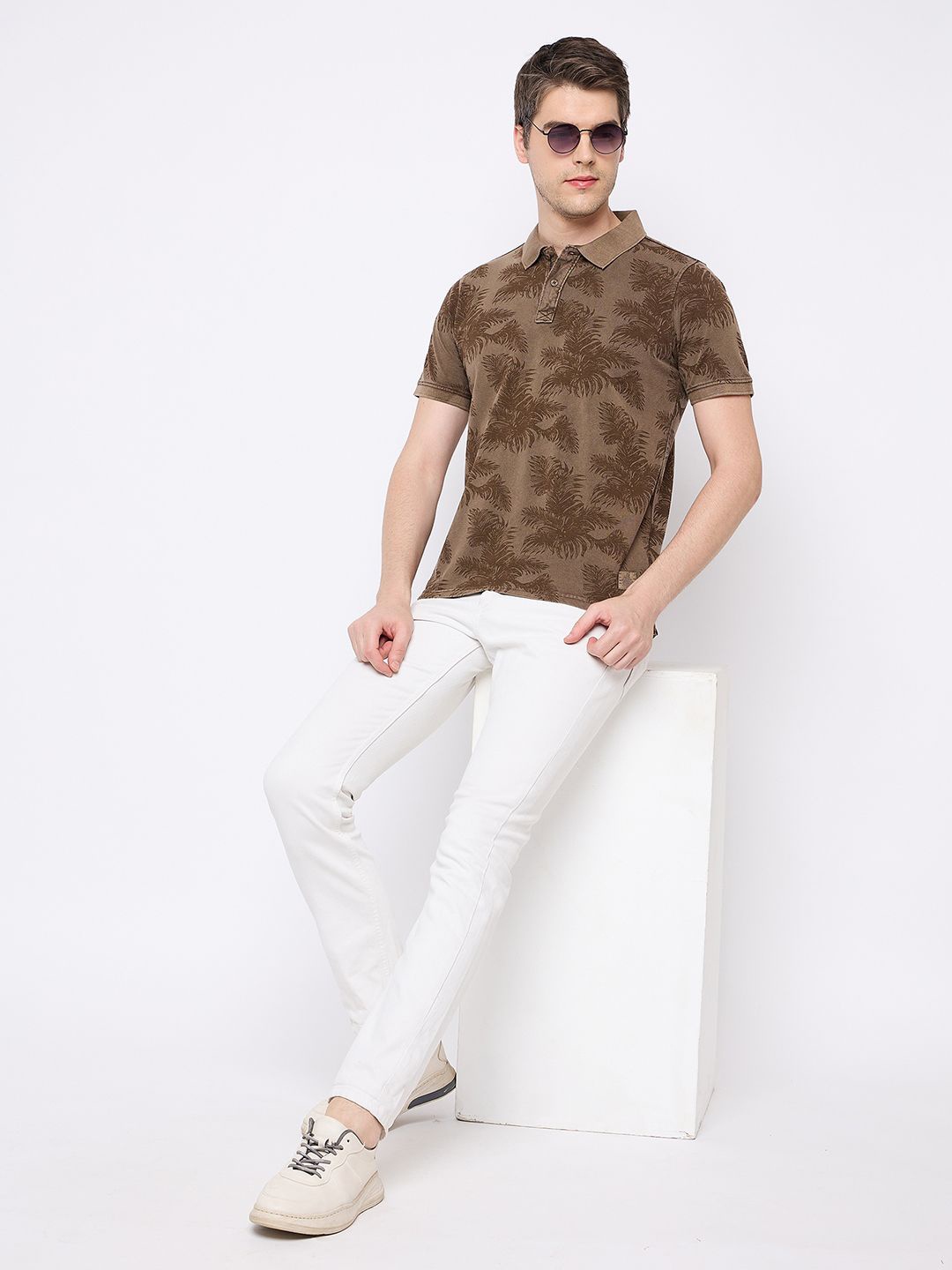 

Club York Men Tropical Printed Polo Collar T-shirt, Brown