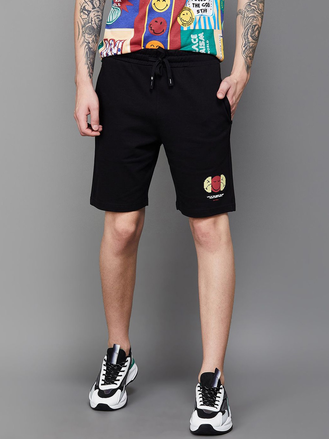 

SmileyWorld Men Shorts, Black