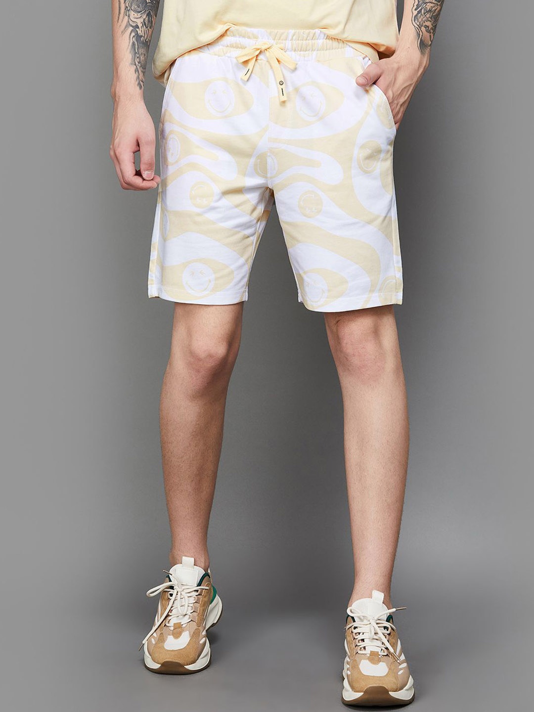 

SmileyWorld Men Abstract Printed Cotton Short, Beige