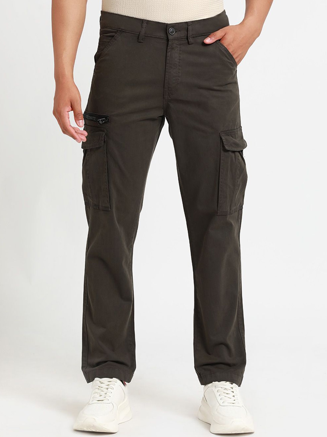 

Banana Club Men Mid-Rise Relaxed Fit Cargos Trousers, Olive