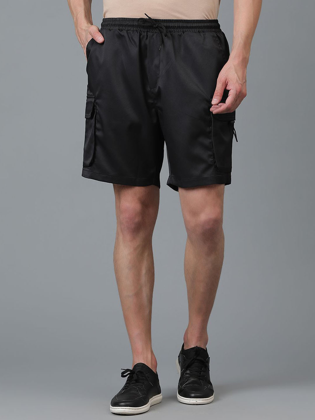 

Kotty Men Low-Rise Cargo Shorts, Black