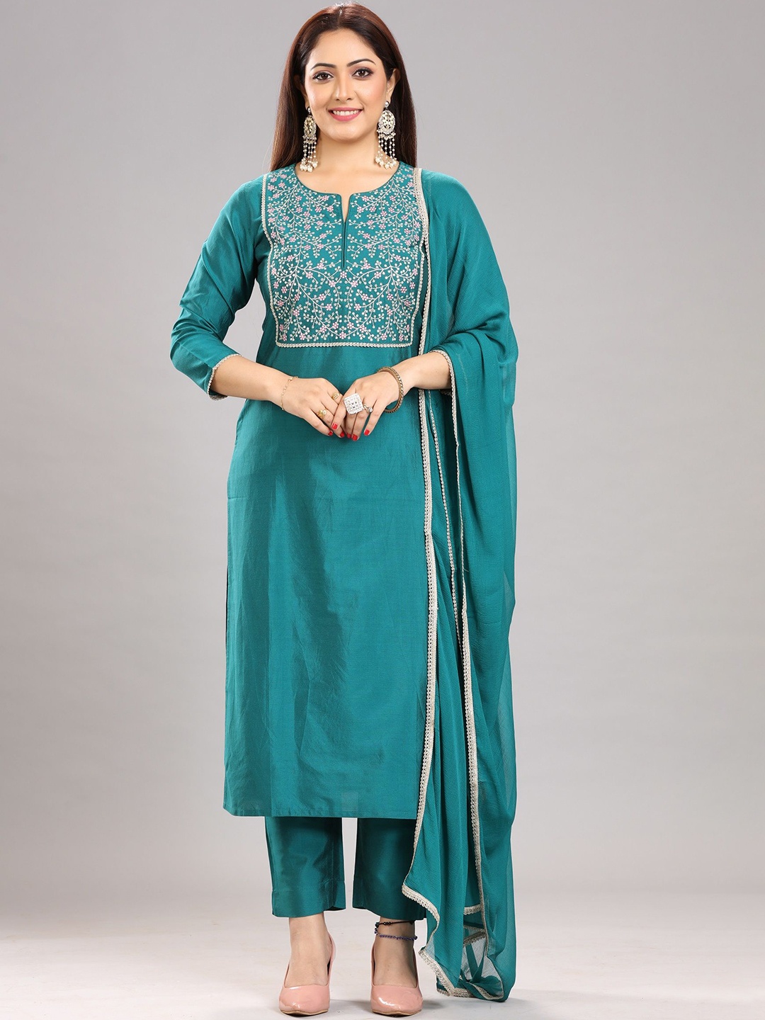 

COTTON CULTURE Floral Yoke Design Thread Work Kurta with Trousers & Dupatta, Green