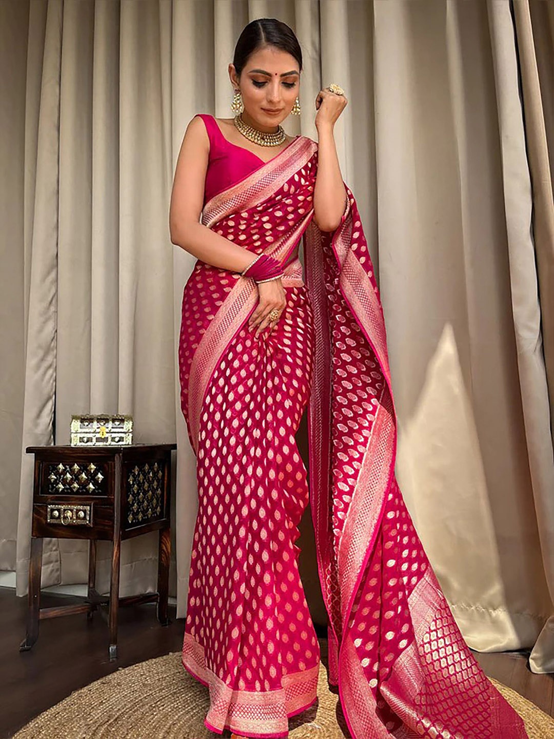 

KALINI Woven Design Zari Banarasi Saree, Pink