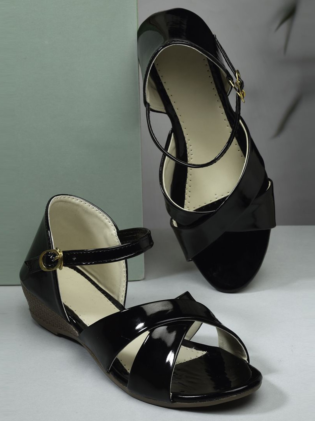 

DEAS Open Toe Flats, Black