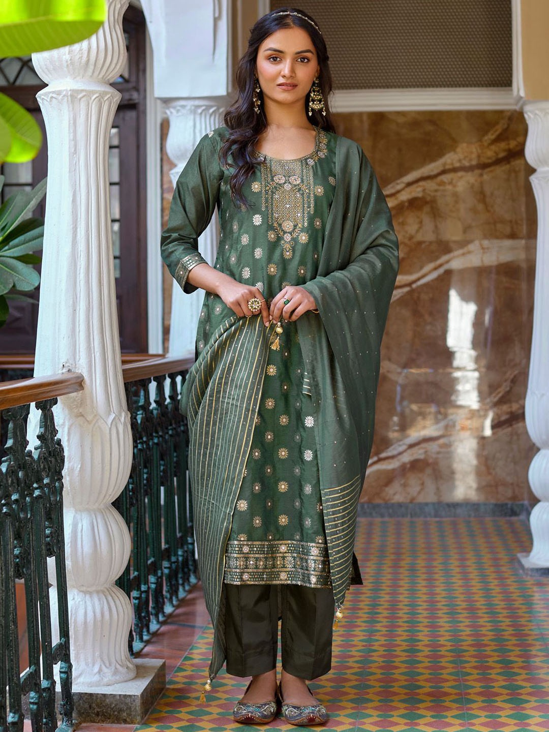 

WOMEN PLUS Women Floral Regular Kurta with Trousers & With Dupatta, Green