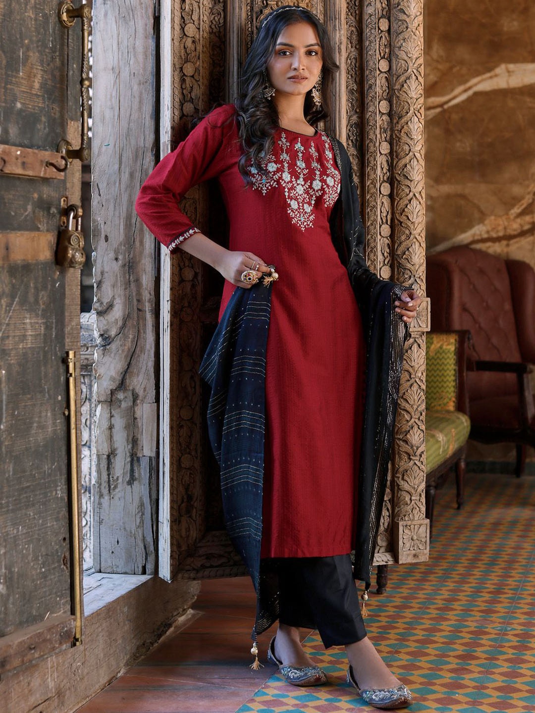 

WOMEN PLUS Women Embroidered Regular Thread Work Pure Cotton Kurta with Trousers & With Dupatta, Red
