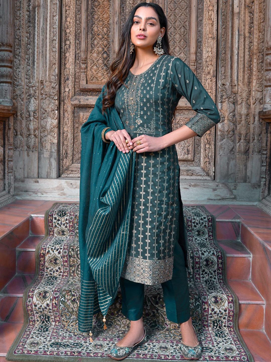 

WOMEN PLUS Women Ethnic Motifs Embroidered Regular Thread Work Kurta with Trousers & With Dupatta, Blue