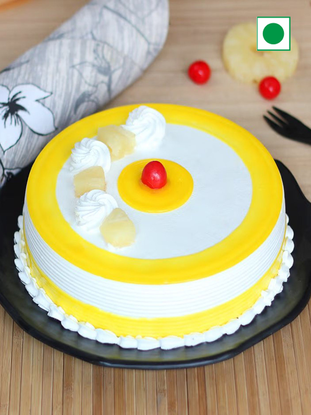 

Floweraura Pineapple Flavor Eggless Round Cake 1 Kg, White