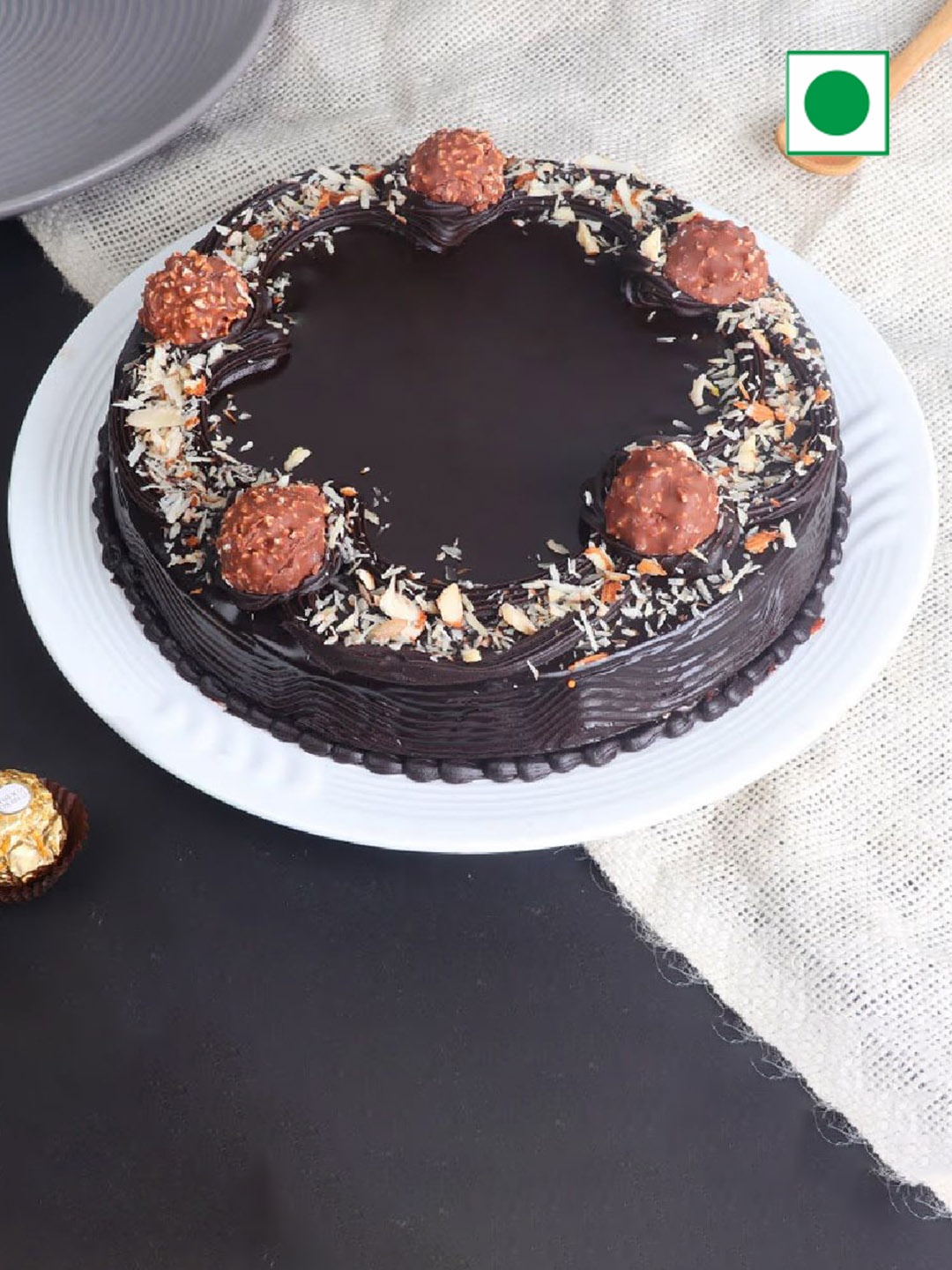 

Floweraura Chocolate Flavor Eggless Round Cake 500Kg, Brown