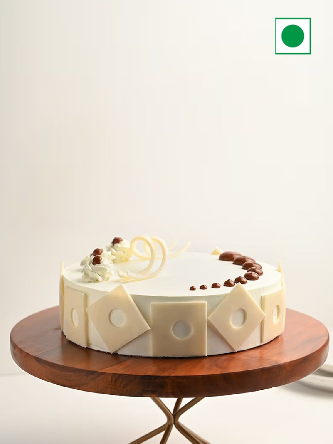 

Floweraura Butterscotch Flavor Eggless Round Cake -0.5kg, White