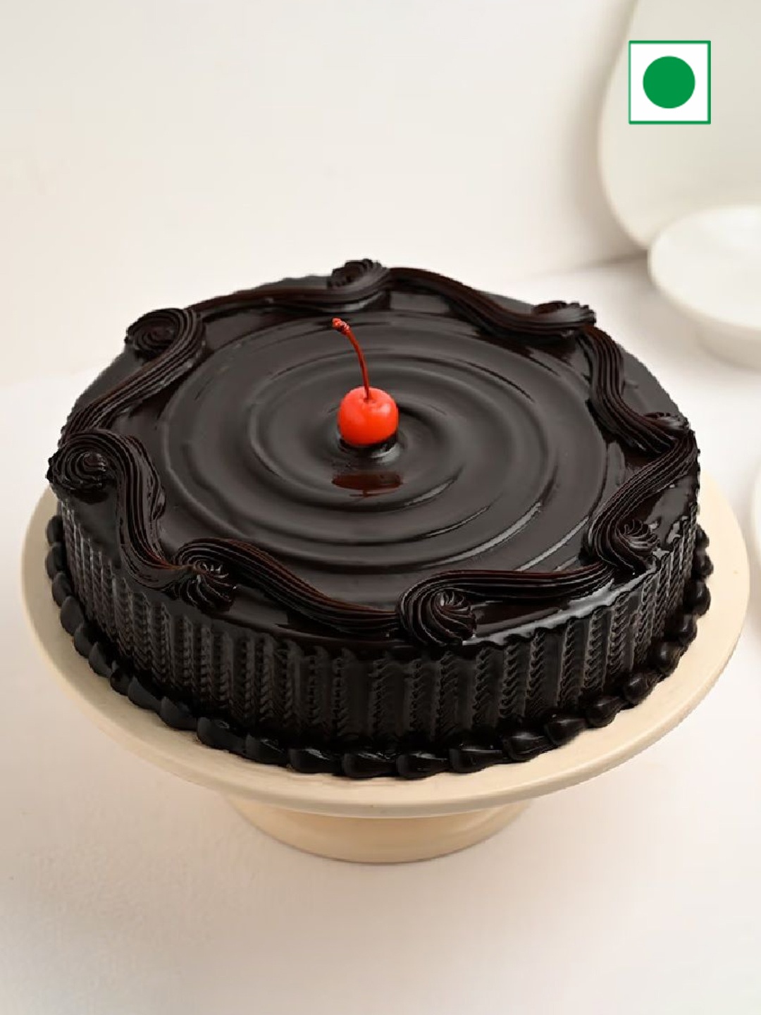 

Floweraura Round Shape Chocolate Flavor Eggless Cake - 500g, Brown