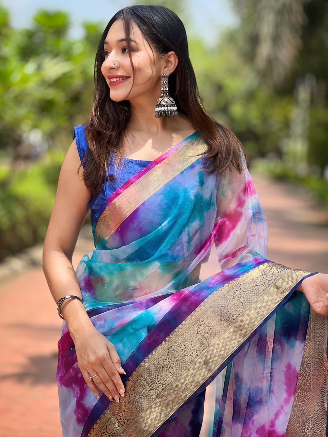 

Vastrasky Global Tie and Dye Zari Organza Saree, Blue
