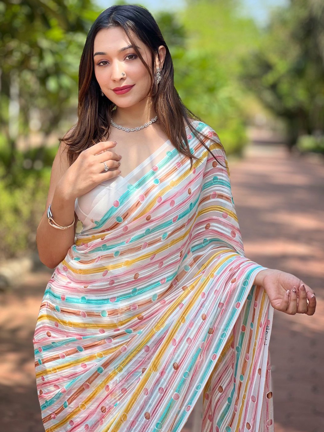 

Vastrasky Global Striped Saree, Beige