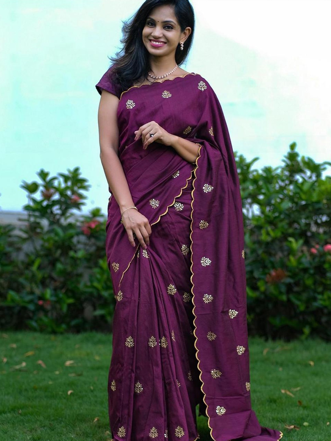 

Vastrasky Global Embellished Embroidered Saree, Maroon