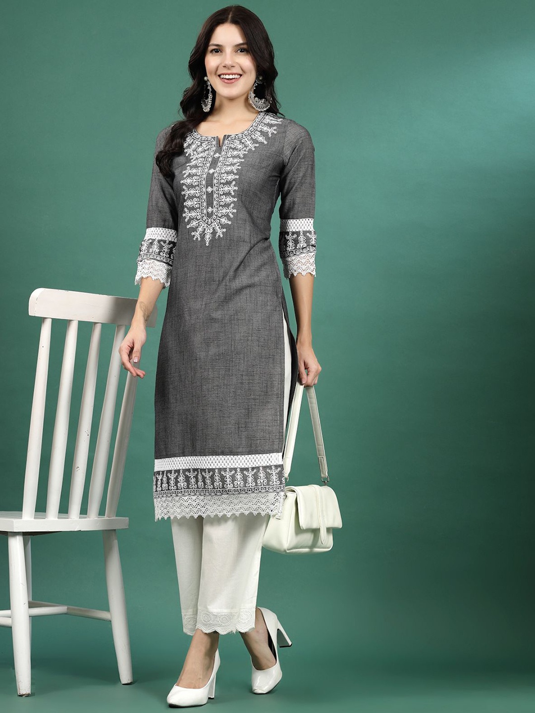 

Ramas Geometric Round Neck Thread Work Kurta, Grey