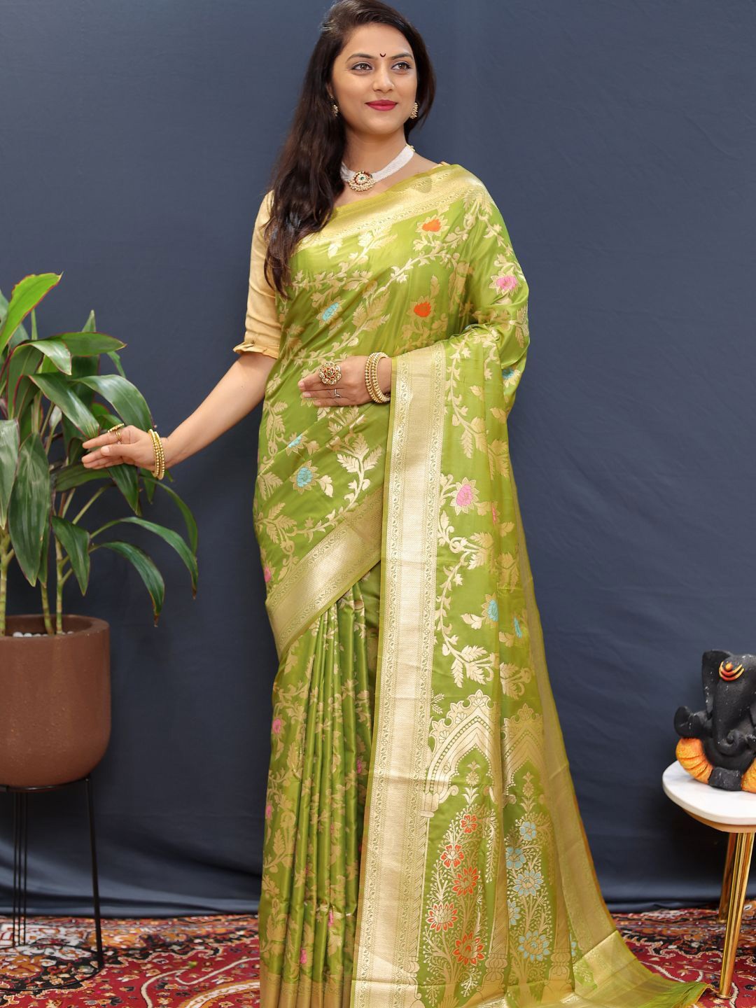 

SGF11 Woven Design Heavy Zari Work Kanjeevaram Silk Saree, Green