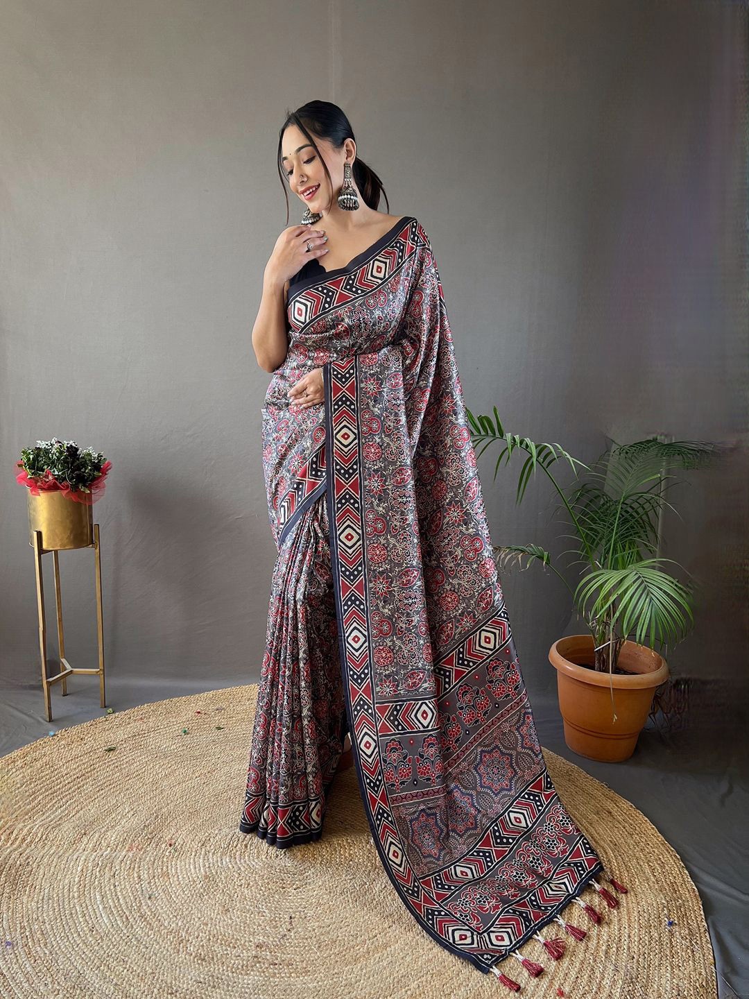 

SGF11 Kalamkari Printed Silk Cotton Chanderi Saree, Grey