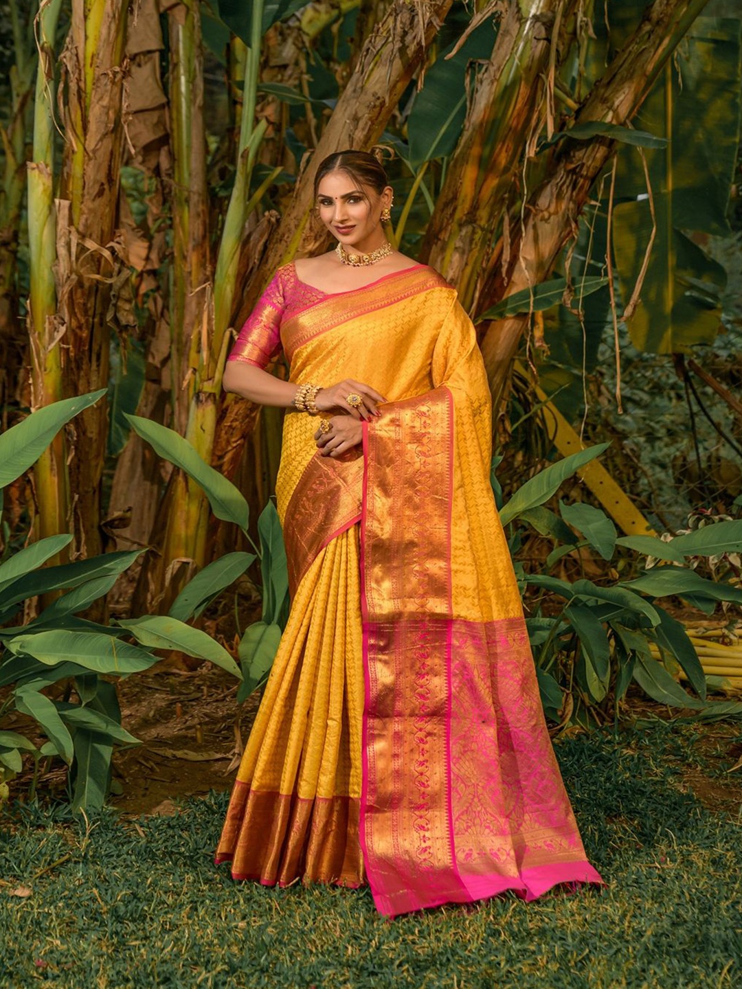 

SGF11 Woven Design Zari Kanjeevaram Saree, Yellow