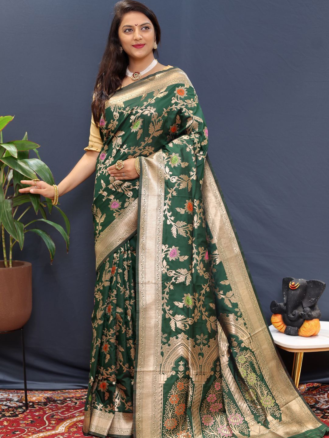 

SGF11 Woven Design Heavy Zari Work Kanjeevaram Silk Saree, Green