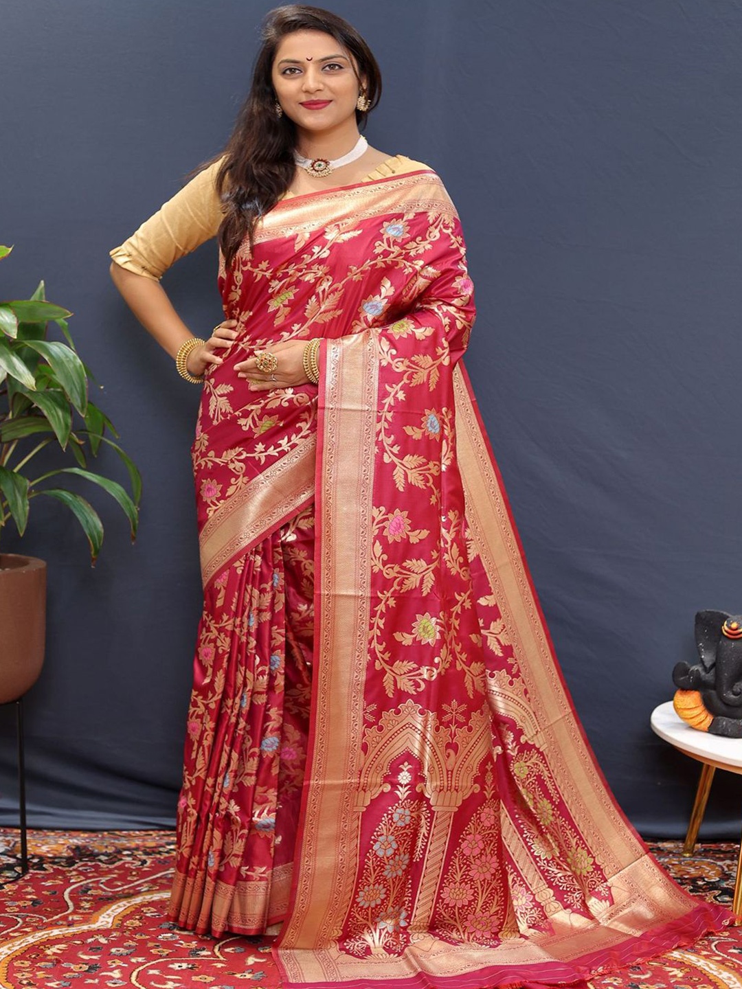 

SGF11 Woven Design Heavy Zari Work Kanjeevaram Silk Saree, Magenta