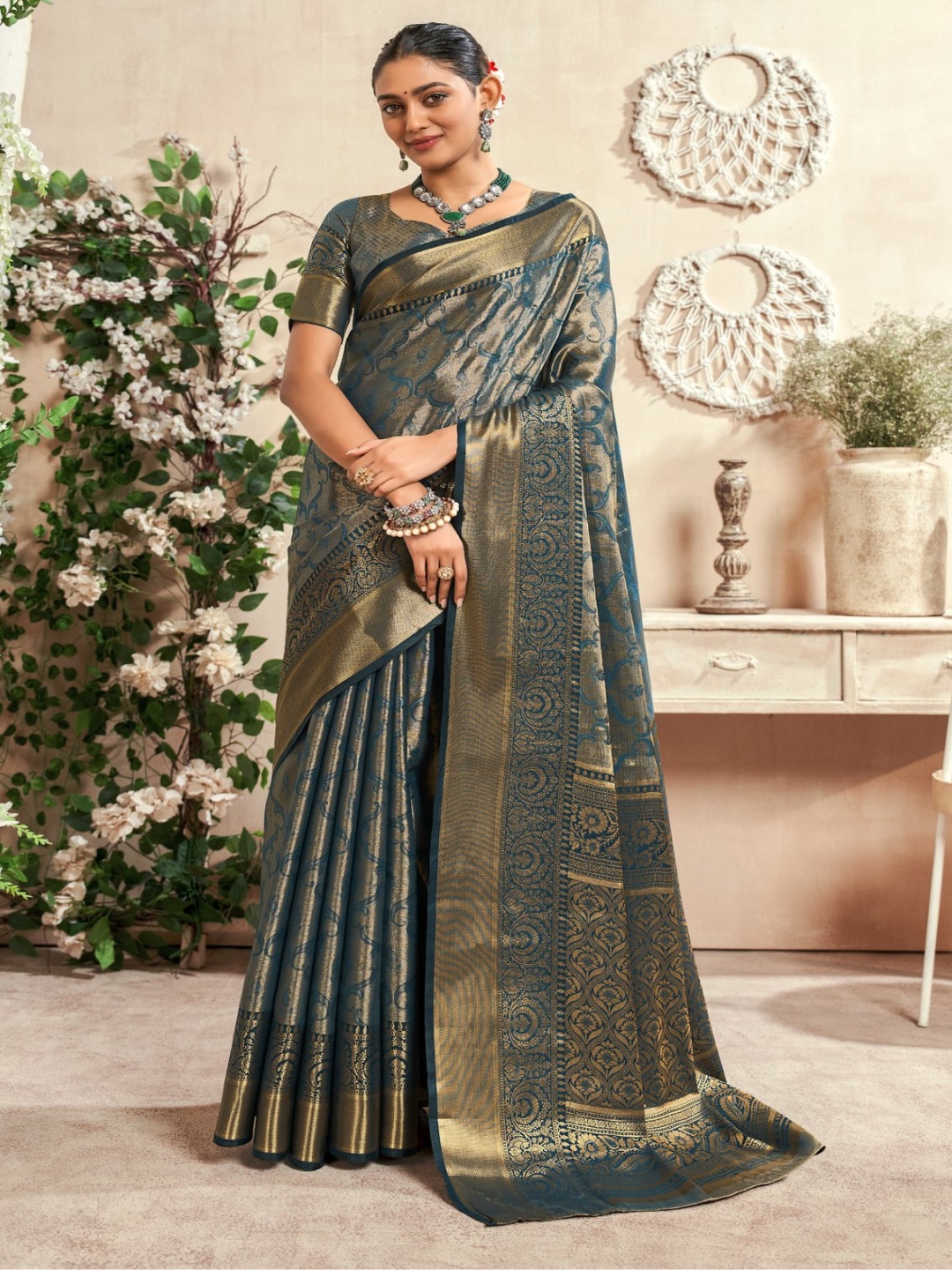 

MySilkLove Ethnic Motifs Zari Silk Blend Kanjeevaram Saree, Blue