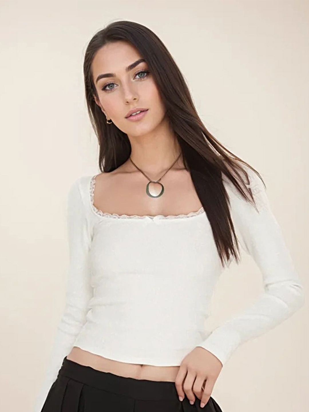 

LULU & SKY Solid Scoop Neck Fitted Crop Top, White