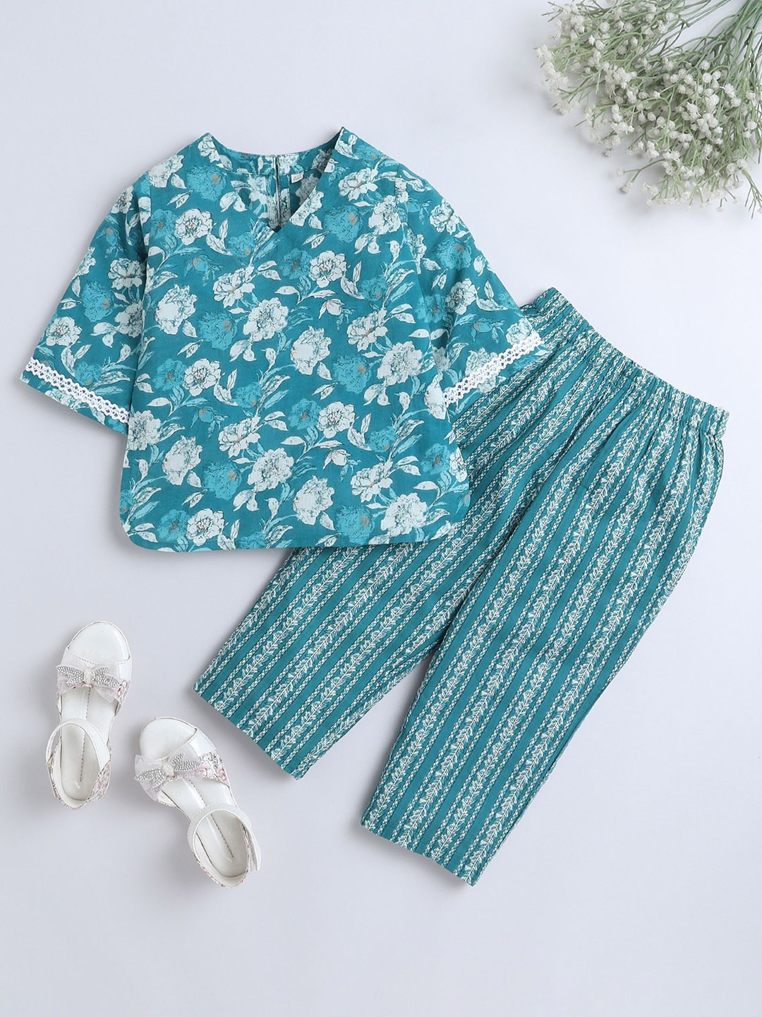 

The Magic Wand Girls V Neck Printed Night suit TMW-ADG-9660-1-2Y, Blue