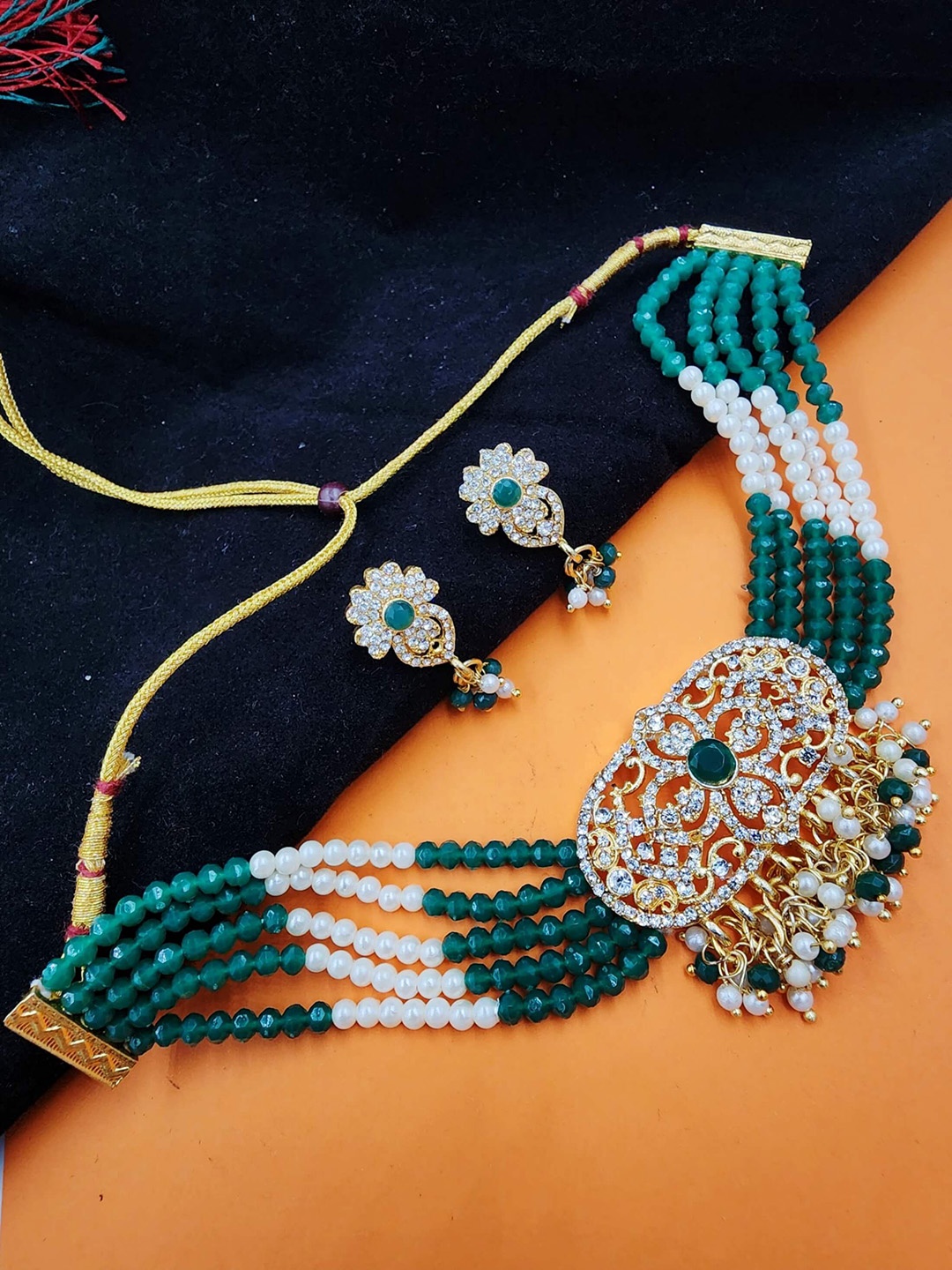 

Anouk Gold Toned Gold Plated Kundan Stone Studded & Beaded Jewellery Set