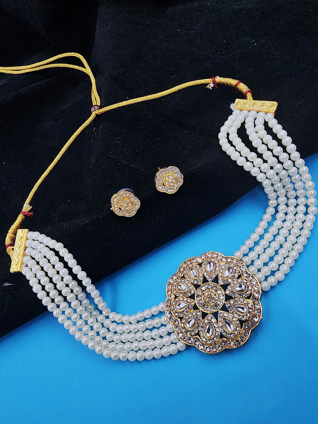 

Anouk Gold Toned Gold Plated Kundan Studed & Beaded Jewellery Set