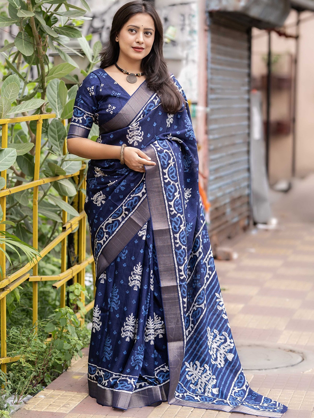 

Panzora Batik Zari Saree, Blue