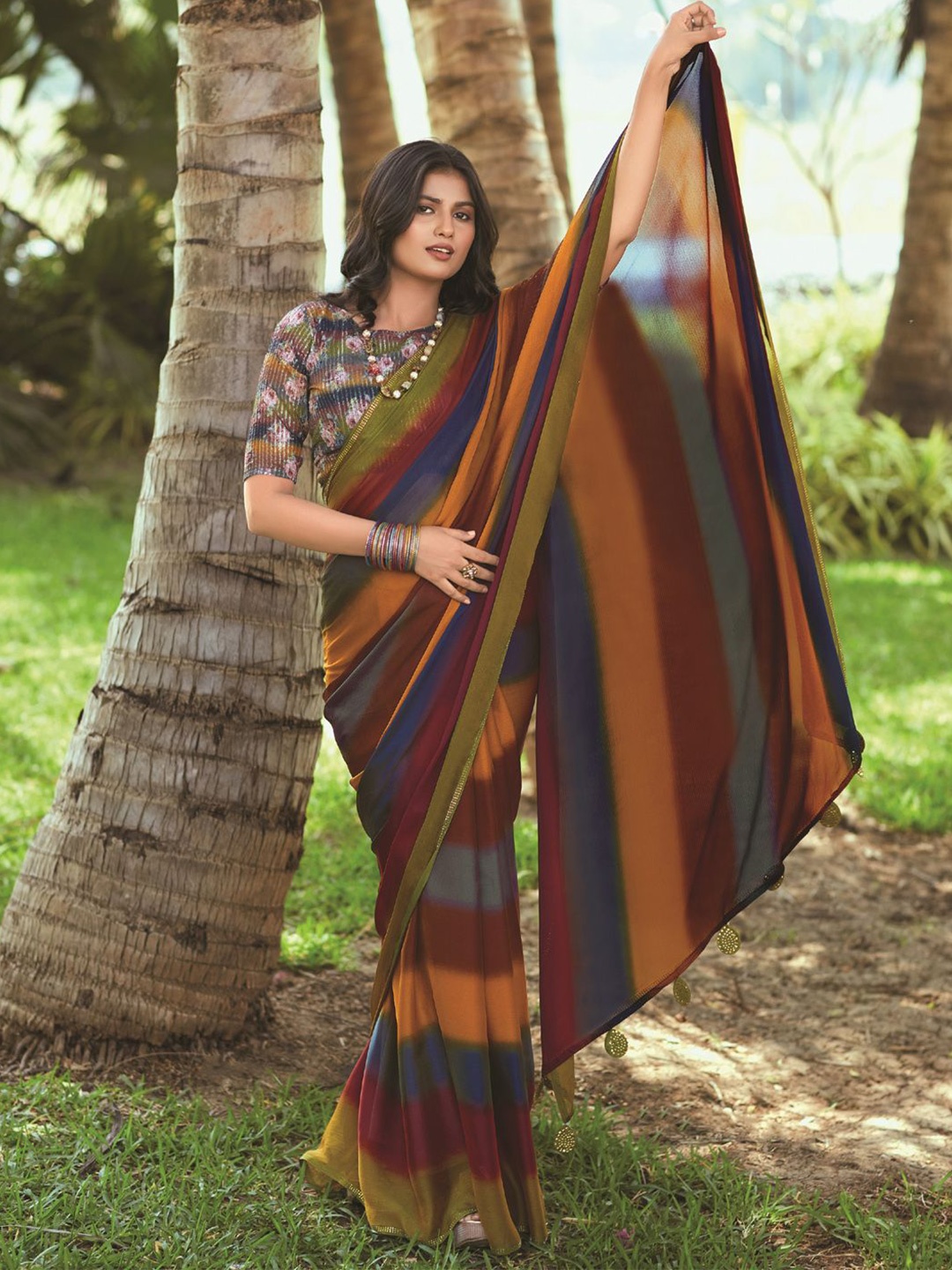 

Panzora Striped Saree With Blouse Piece, Brown