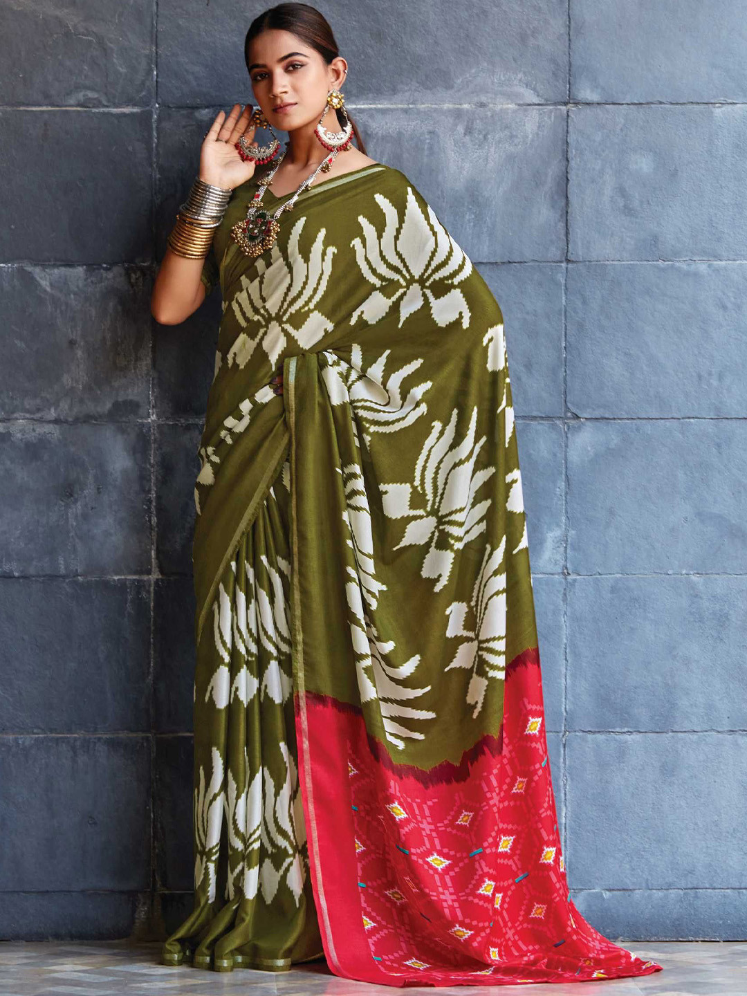 

Panzora Floral Zari Tussar Saree, Green