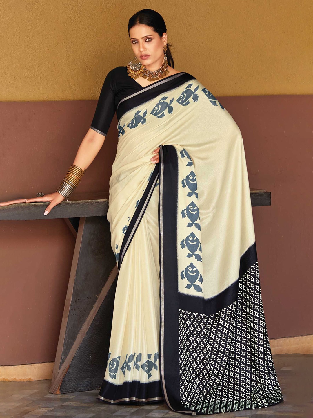

Panzora Solid Ethnic Motifs Printed Zari Tussar Saree, Beige