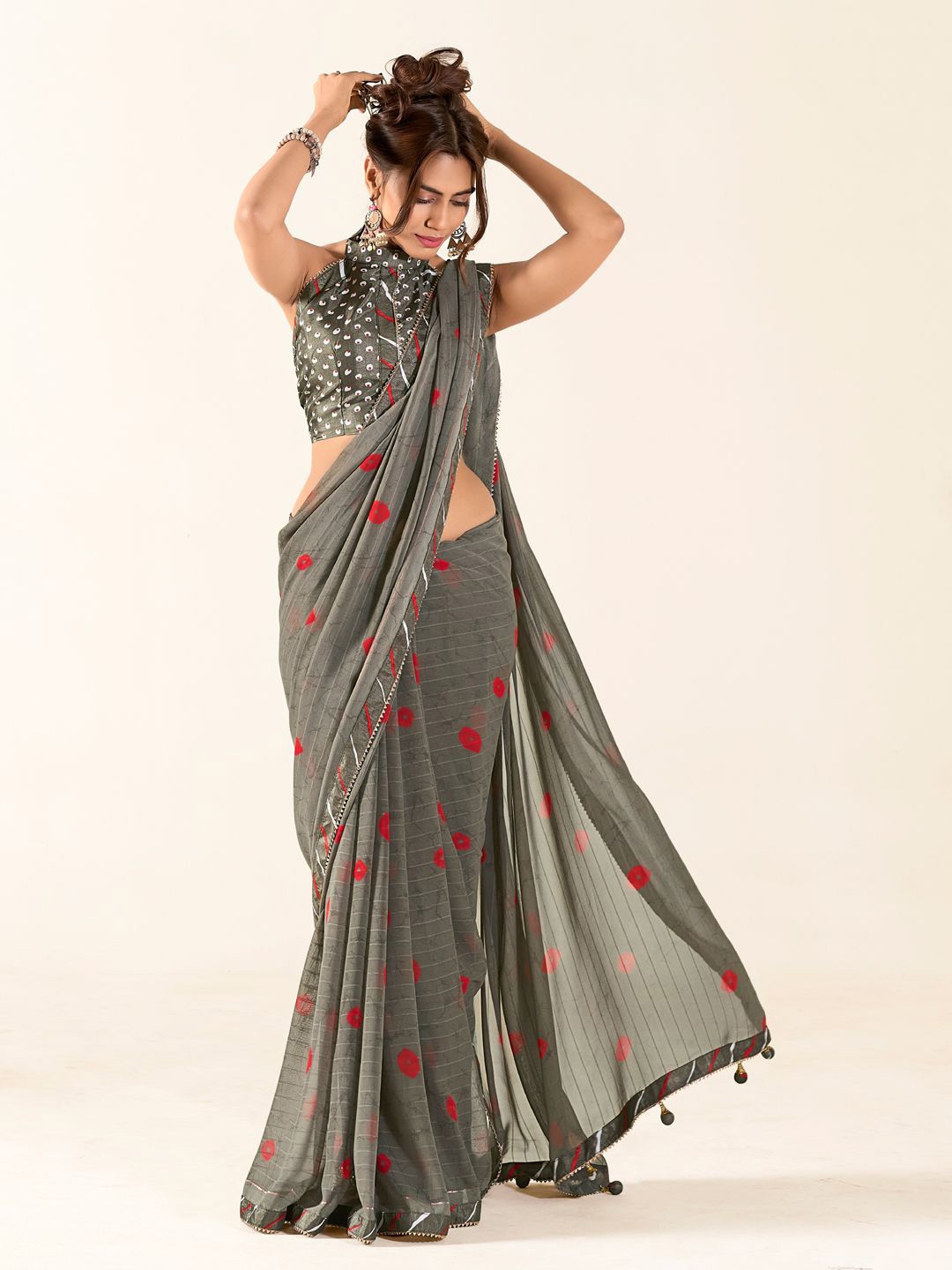 

Panzora Gotta Patti Printed Saree, Grey