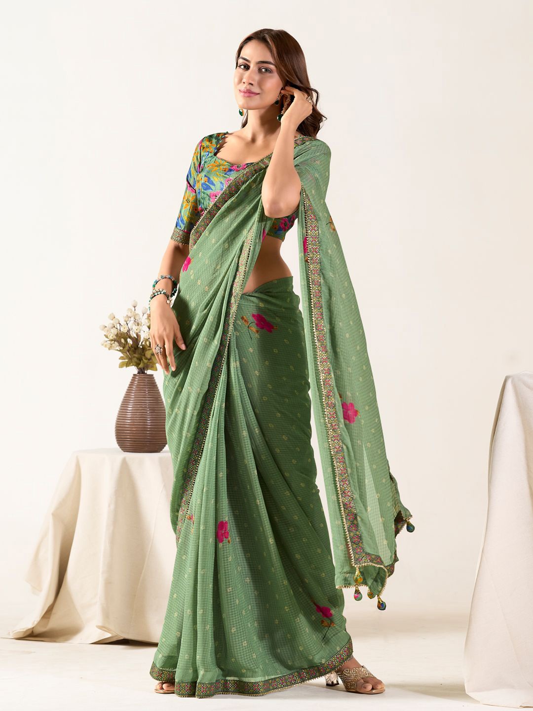 

Panzora Floral Embroidered Saree, Green