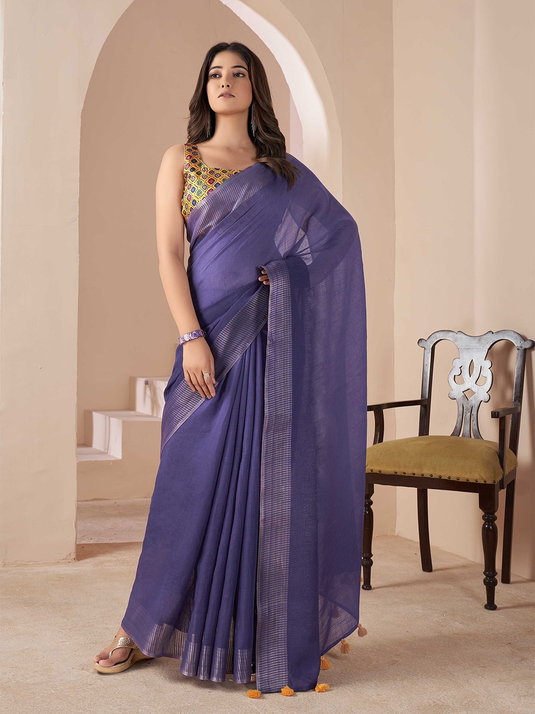 

Panzora Solid Saree With Tassels, Blue