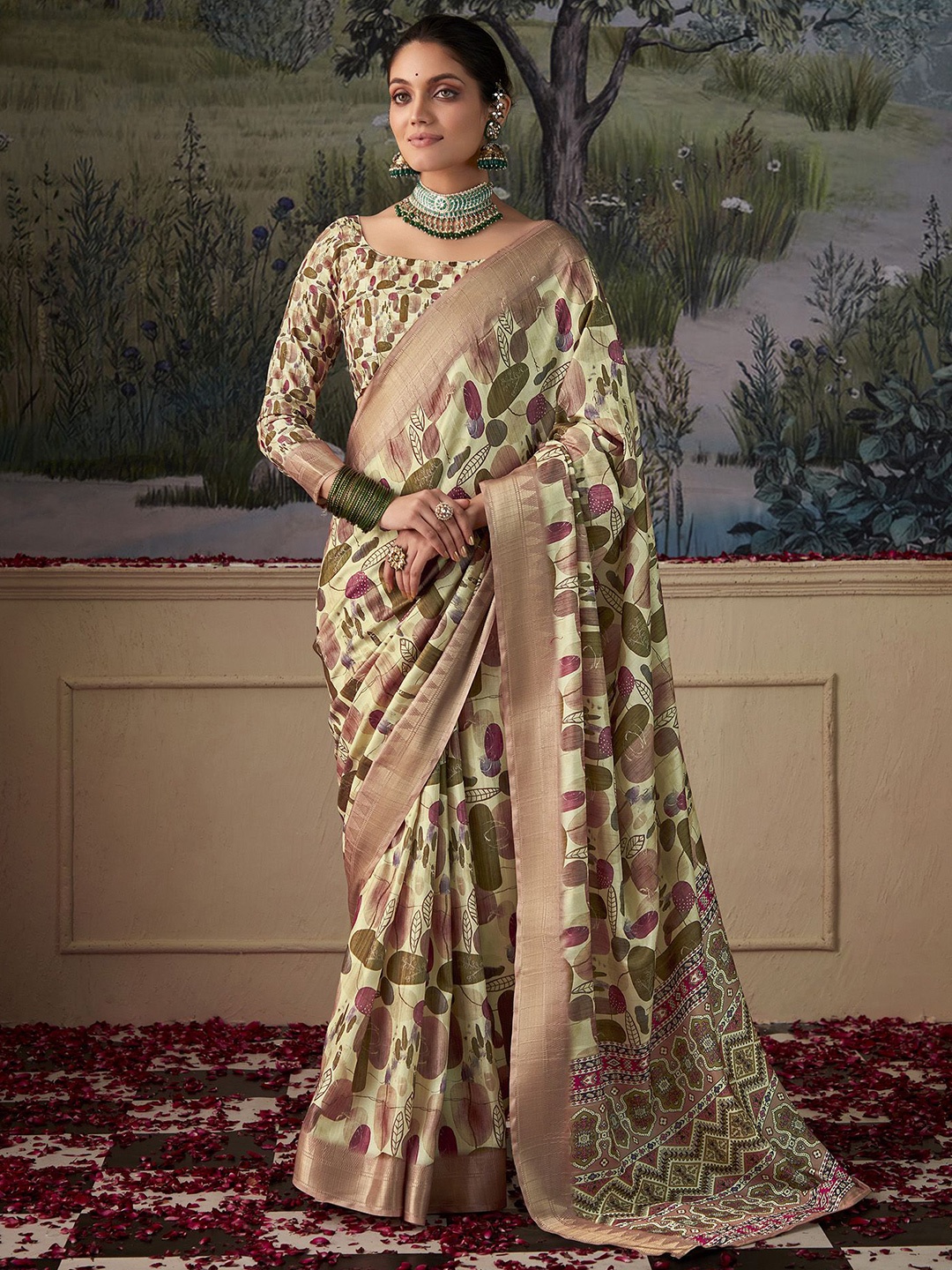

elora Printed Zari Tussar Saree, Green