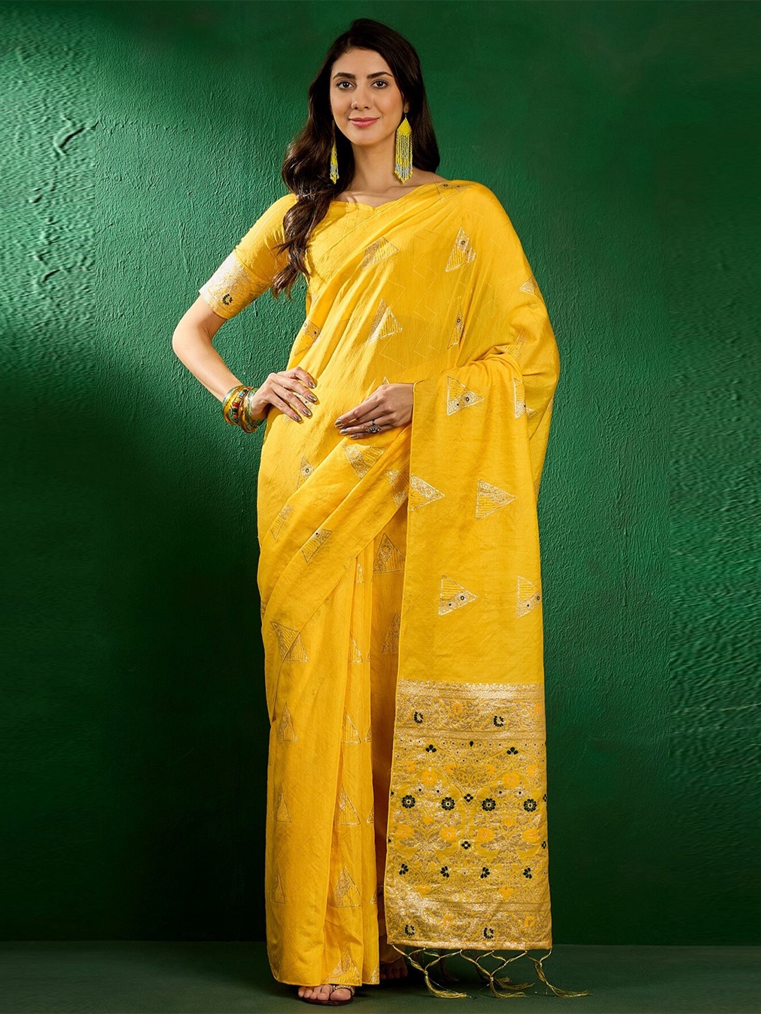 

Panzora Woven Design Zari Banarasi Saree, Yellow