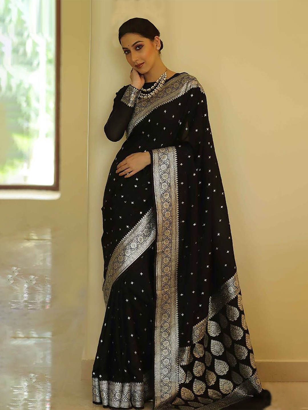 

Anjaneya Sarees Woven Design Zari Banarasi Saree, Black