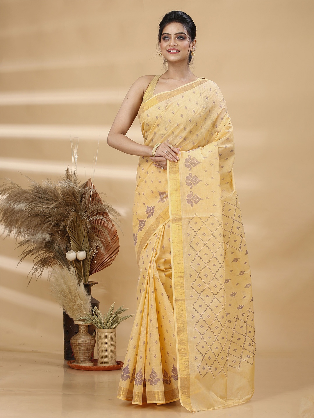 

Ruuprekha Woven Design Pure Cotton Taant Saree, Cream