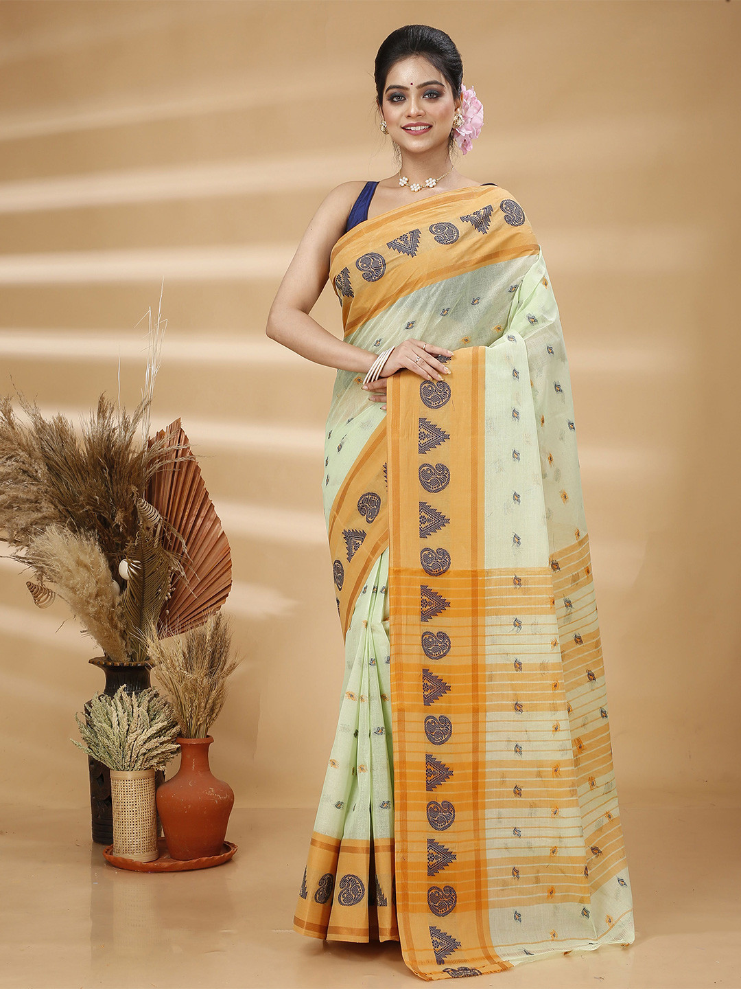 

Ruuprekha Woven Design Pure Cotton Taant Saree, Olive