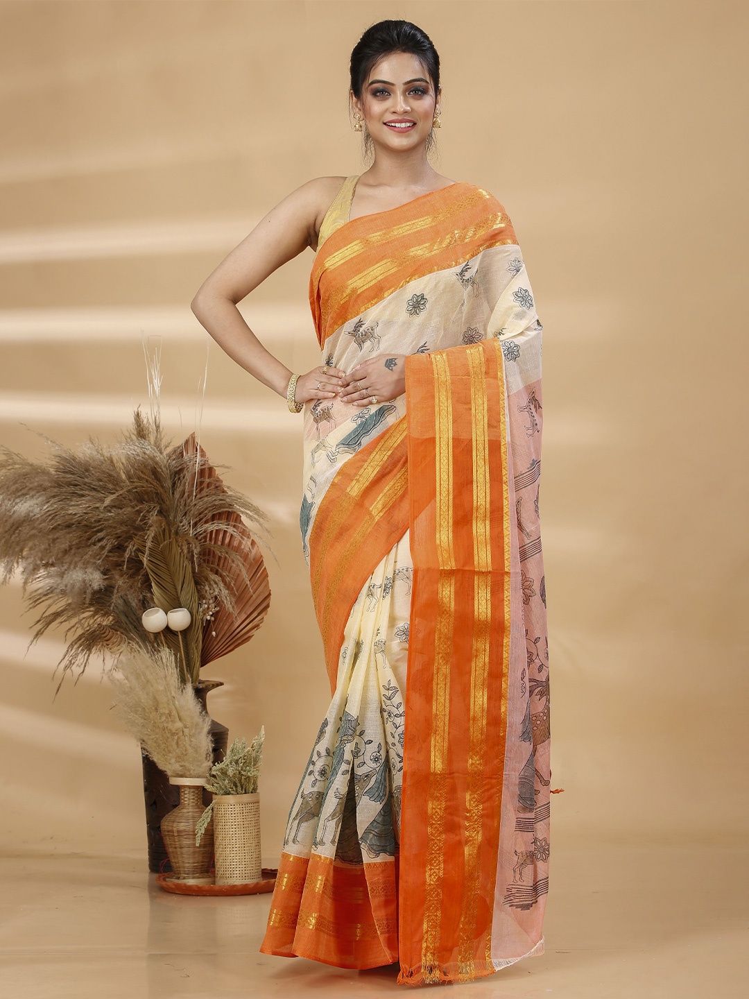 

Ruuprekha Ethnic Motifs Pure Cotton Taant Saree, Orange